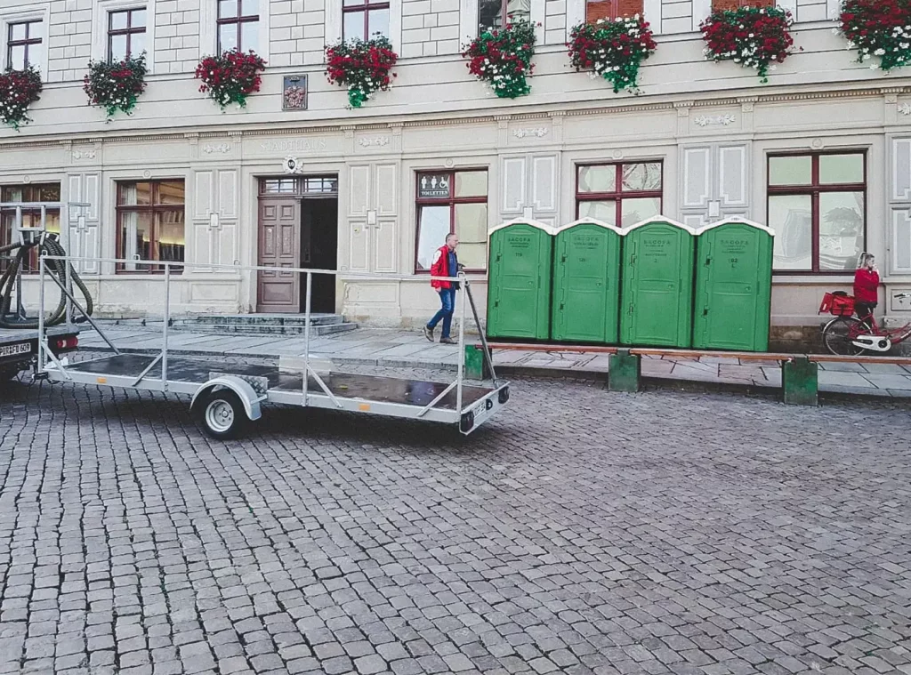 Toiletten für Veranstaltungen mieten 14 Sacofa-Toilettenwagen-mieten-für-Großevent
