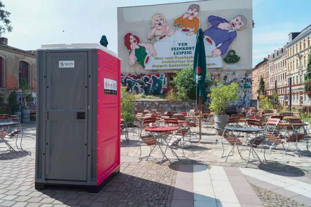 Festival Toilette mieten: Diese 5 häufigen Fehler solltest du vermeiden 1 sacofa-mobile-festival-toilette-auf-marktplatz