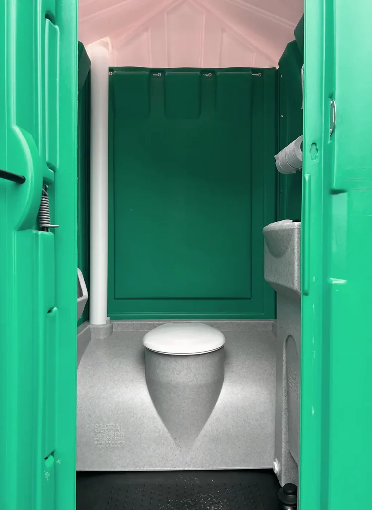 Sacofa Grimma | Mobile Toiletten ✅ 20 Sacofa-Miettoiletten-gruen_Innenansicht-Toilette-Klodeckel-geschlossen