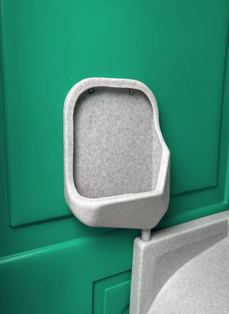 Sacofa Grimma | Mobile Toiletten ✅ 18 Sacofa-Miettoiletten-gruen_Innenansicht-Pissoir